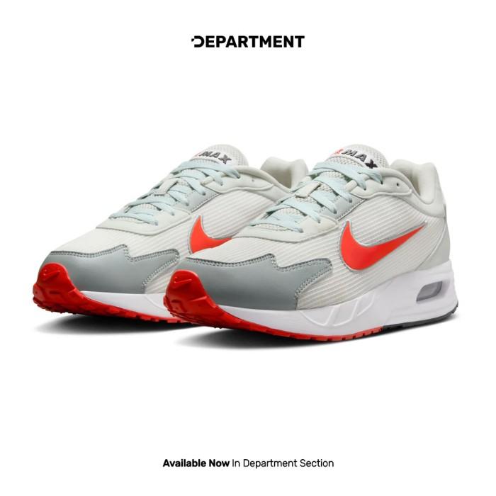 NIKE AIR MAX SOLO