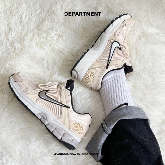NIKE ZOOM VOMERO 5