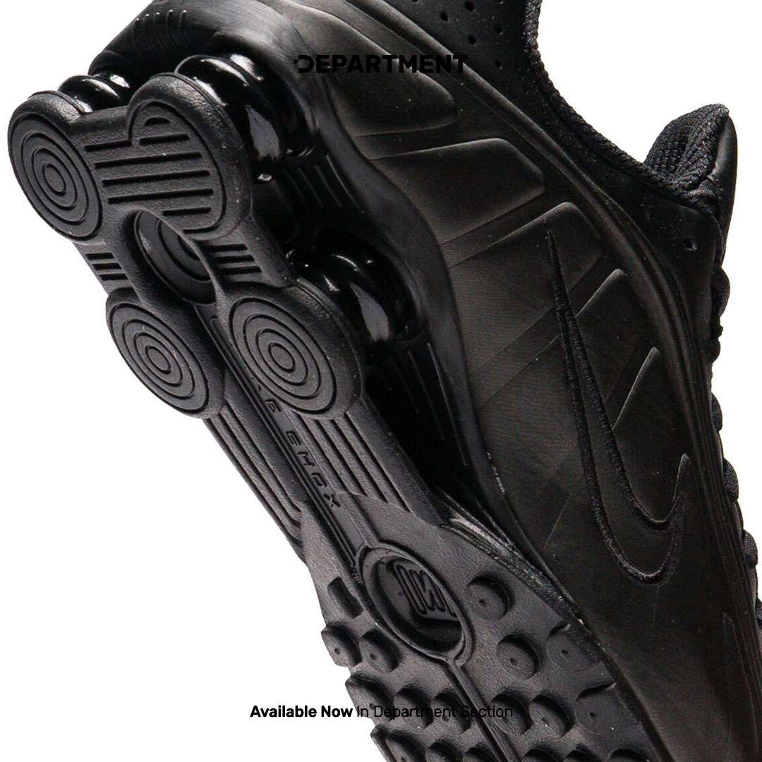 NIKE SHOX R4 2025