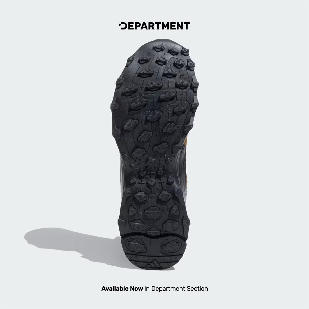 ADIDAS TREK HOST