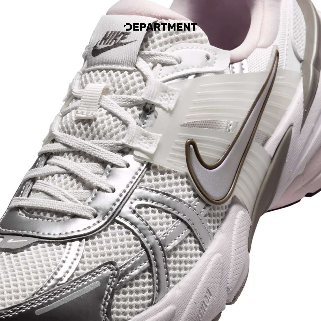 NIKE W V2K RUN WITH REFLECTIVE ACCENTS