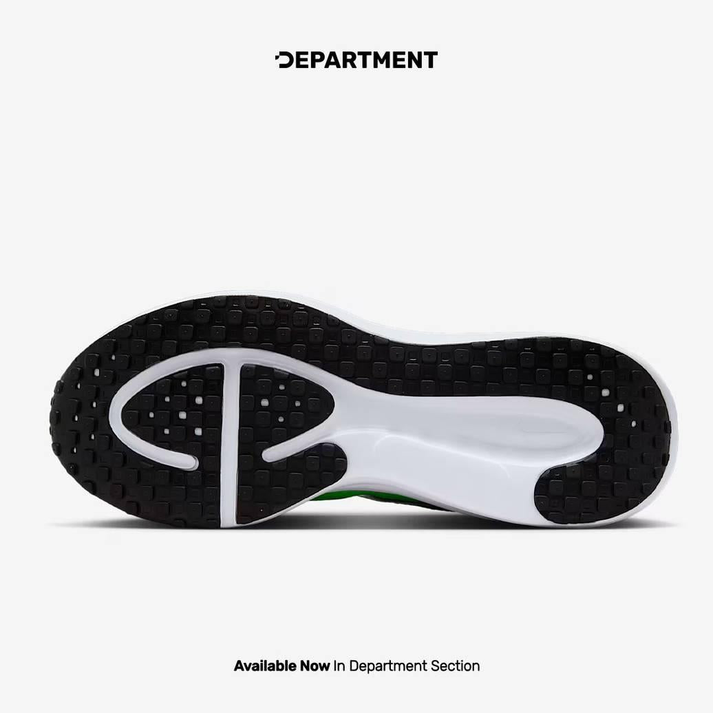 NIKE REVOLUTION 8