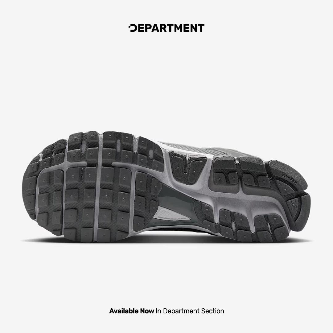 NIKE AIR ZOOM VOMERO 5