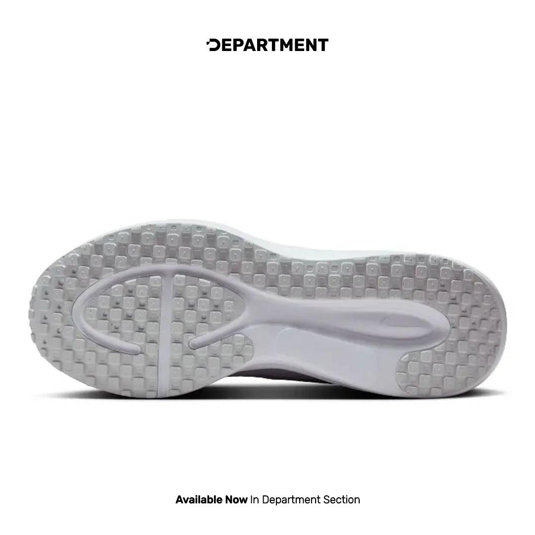 NIKE REVOLUTION 8