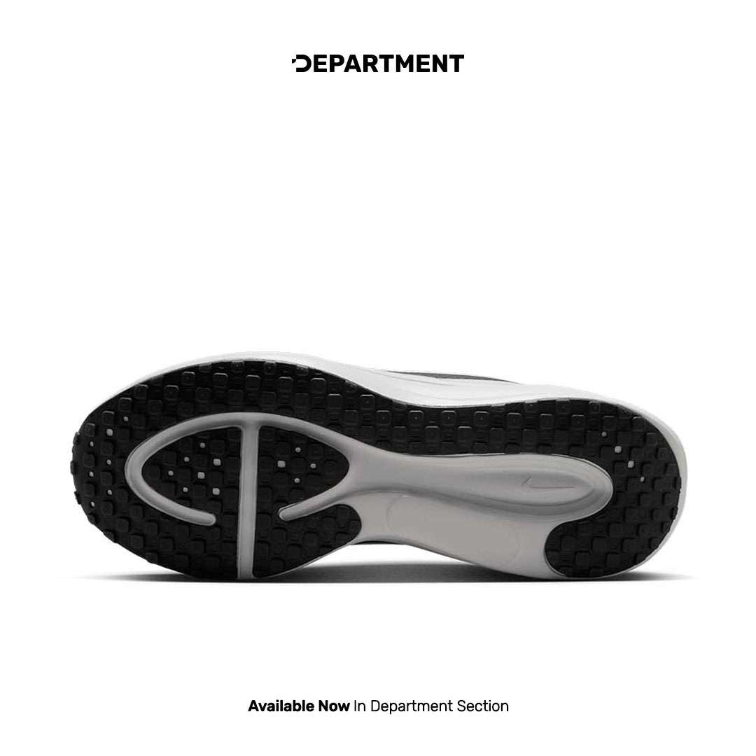 NIKE REVOLUTION 8