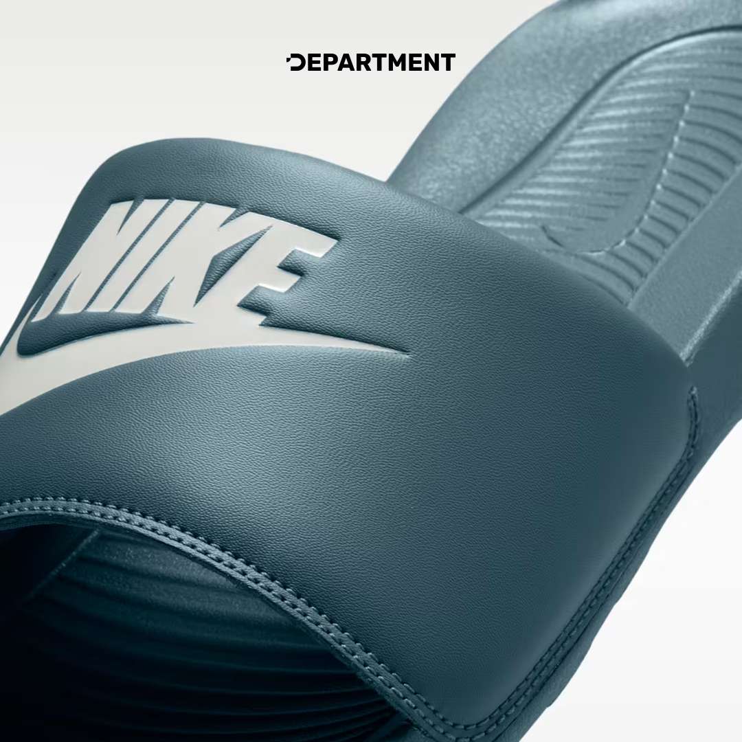 NIKE VICTORI ONE SLIDE