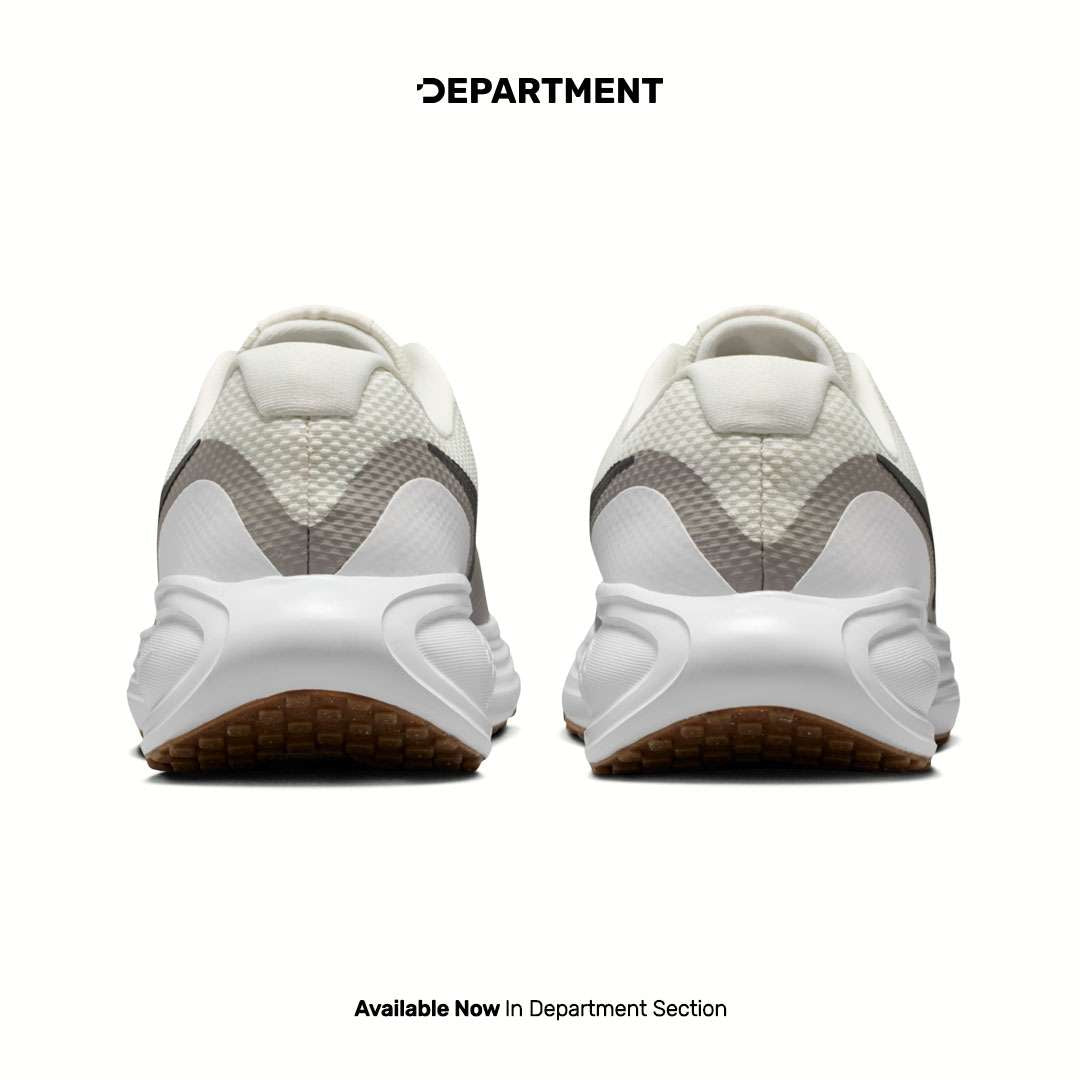 NIKE REVOLUTION 8