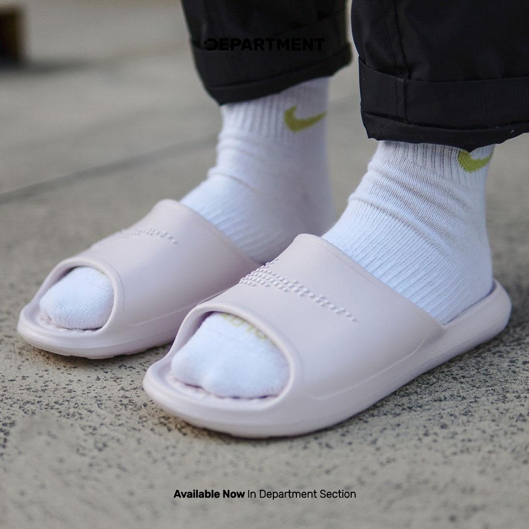 NIKE VICTORI ONE SHOWER SLIDE Department