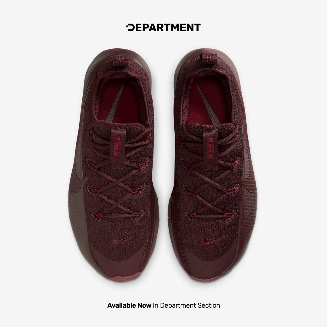 NIKE LEBRON TR 1