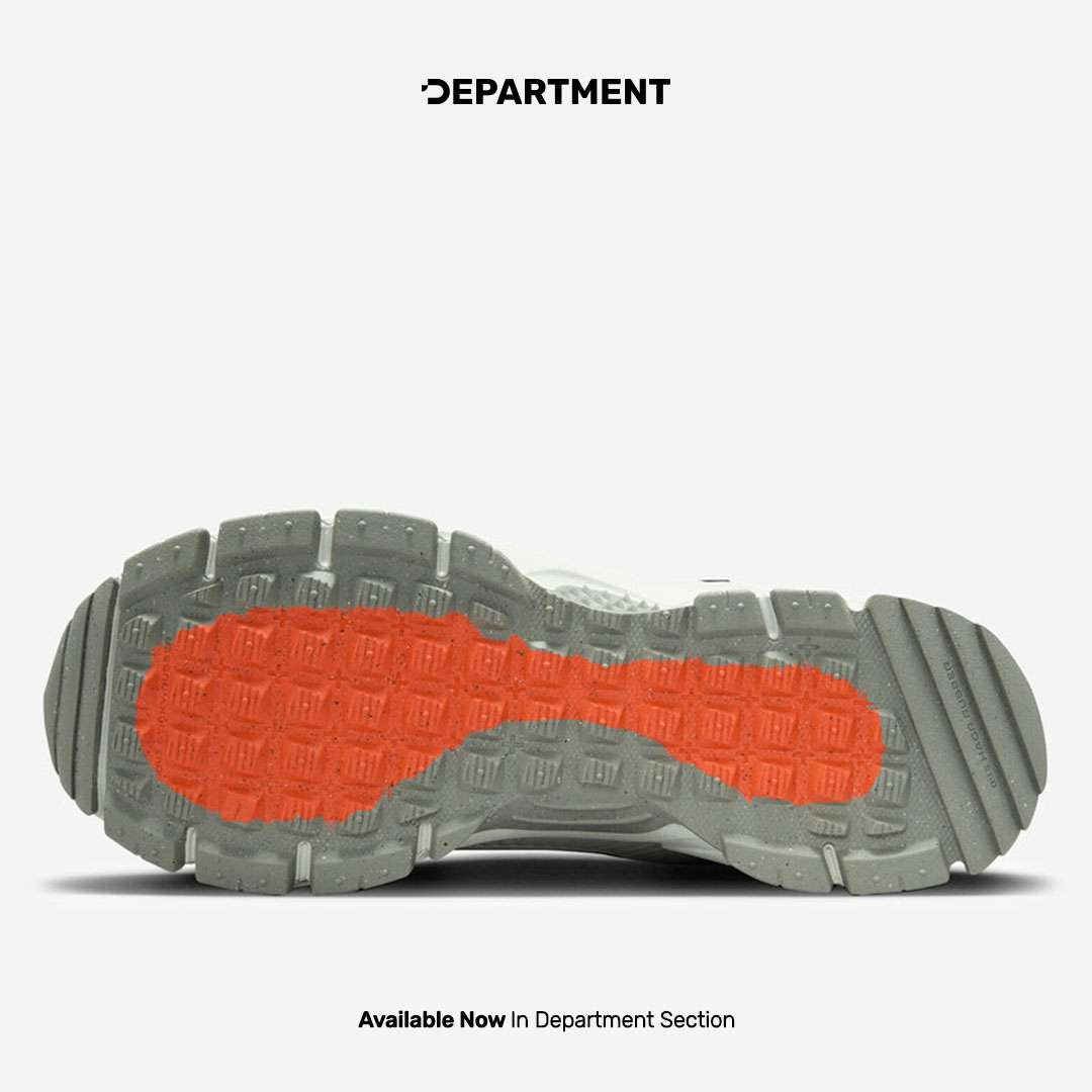 NIKE ZOOM VOMERO ROAM