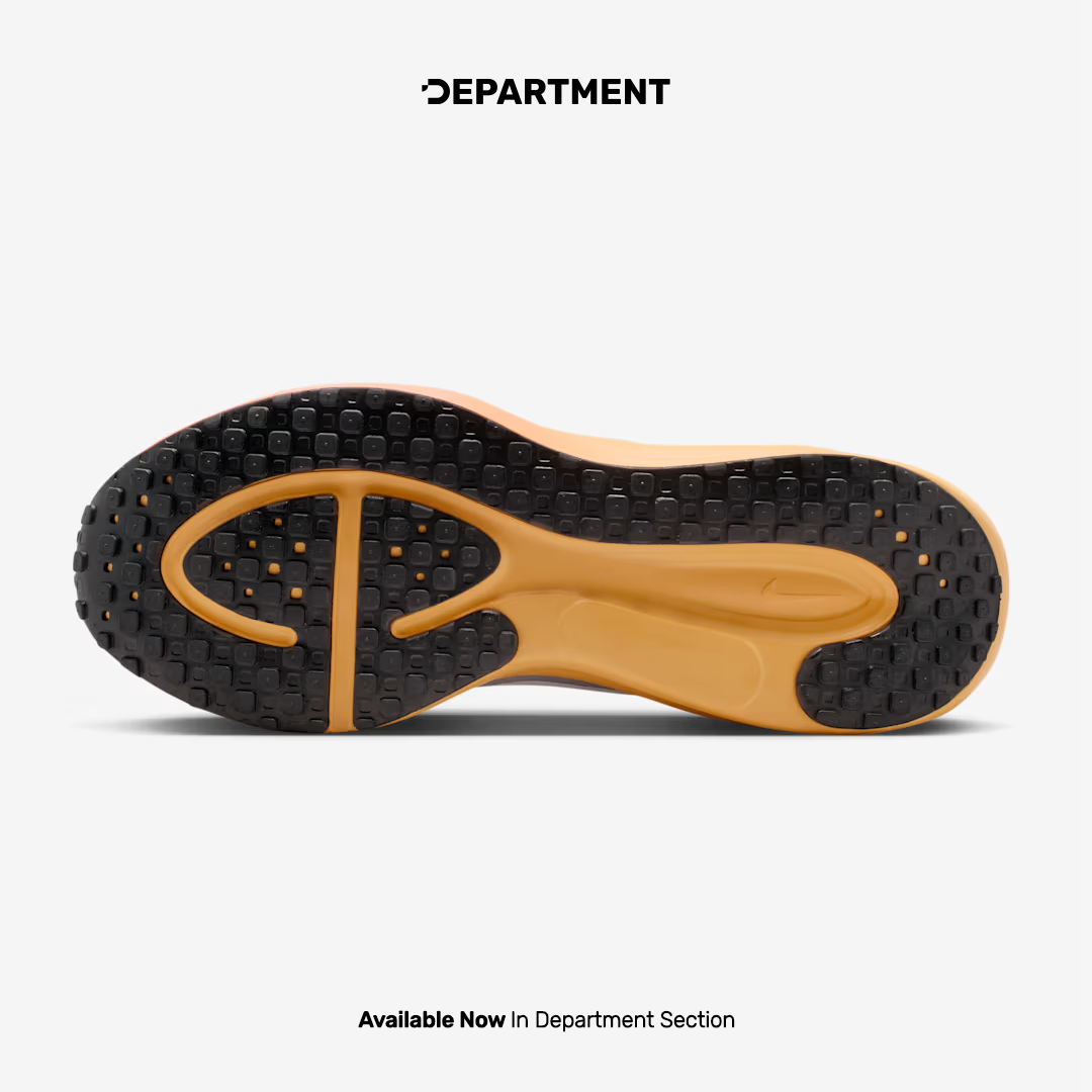 NIKE REVOLUTION 8