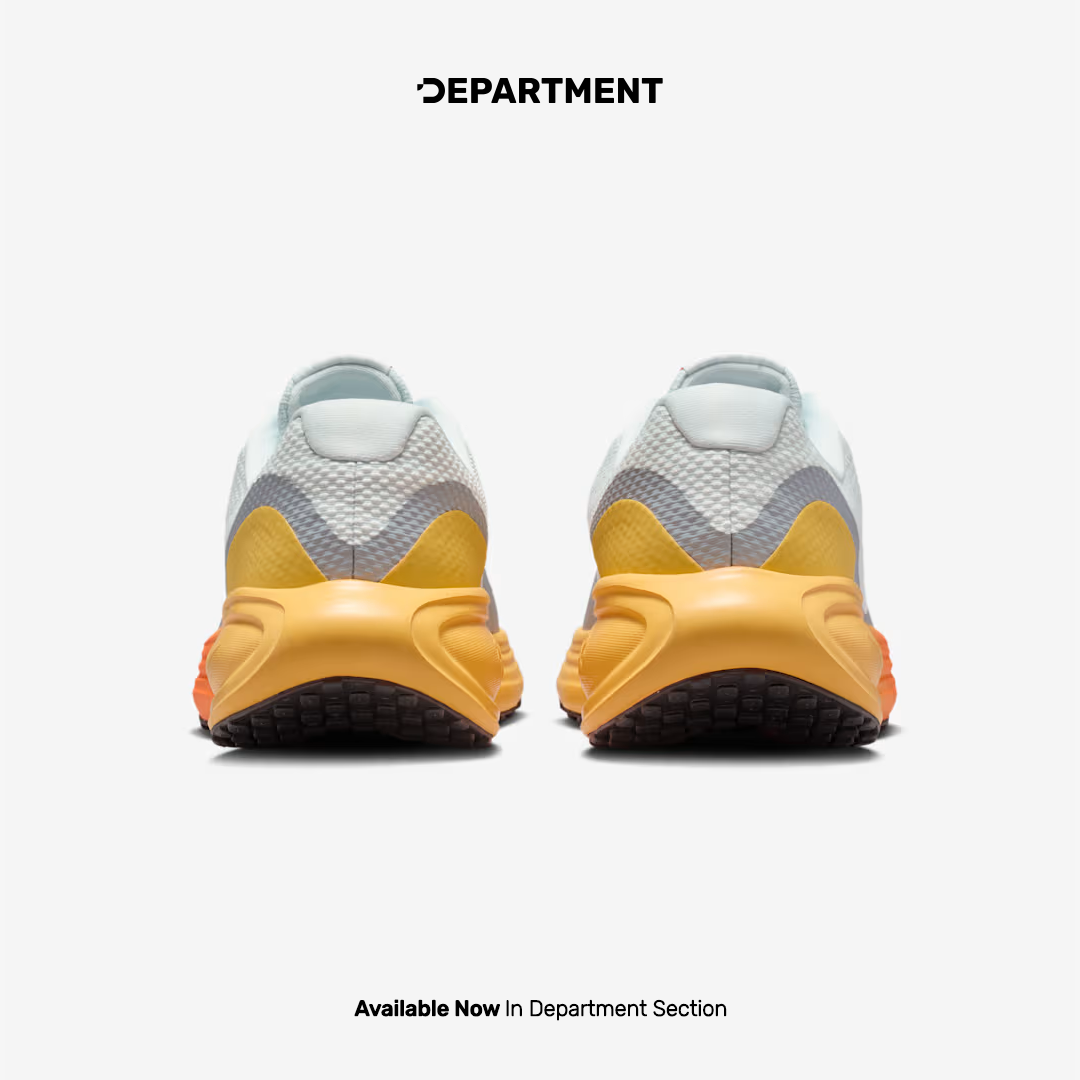 NIKE REVOLUTION 8