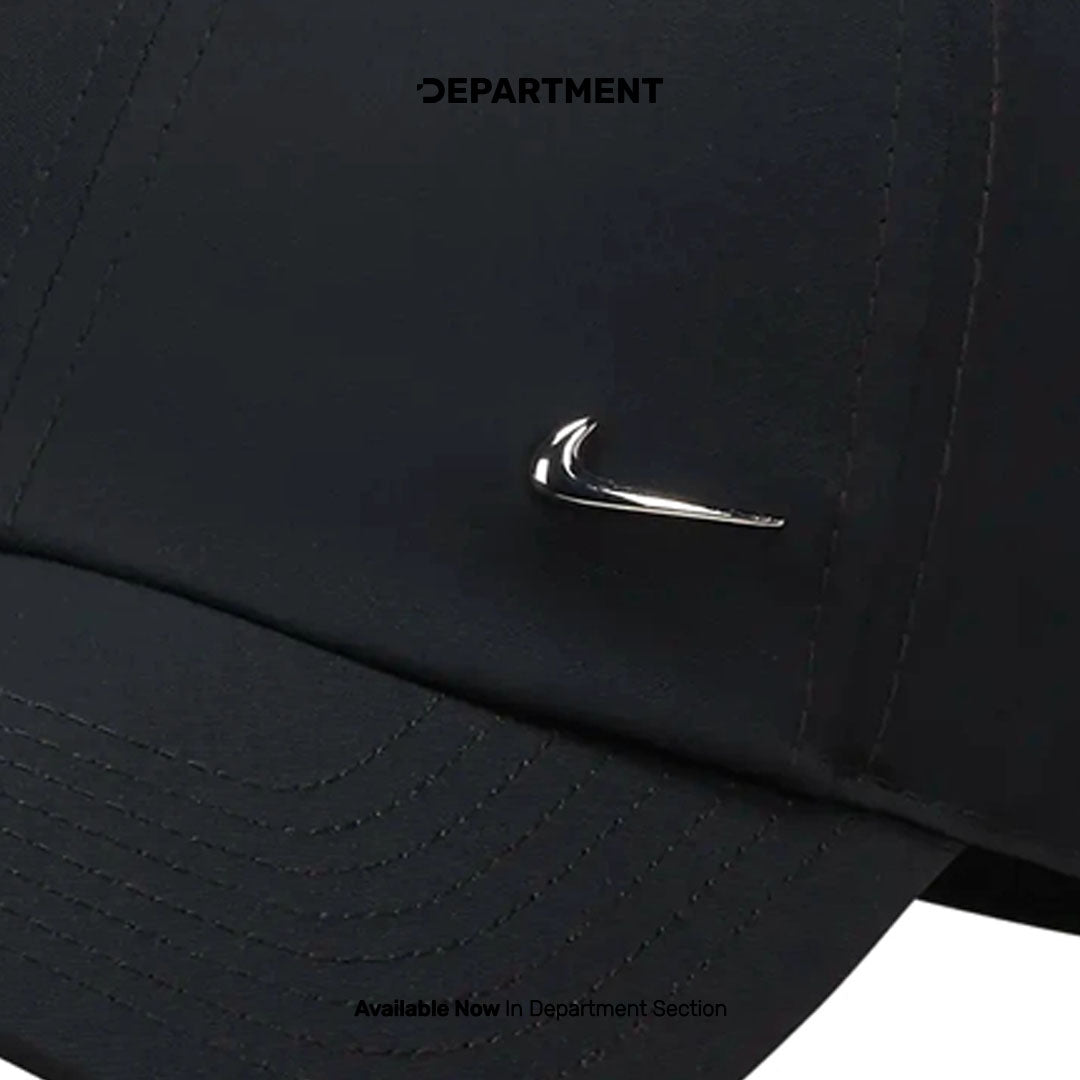 NIKE DRI-FIT CLUB UNSTRUCTURED METAL SWOOSH