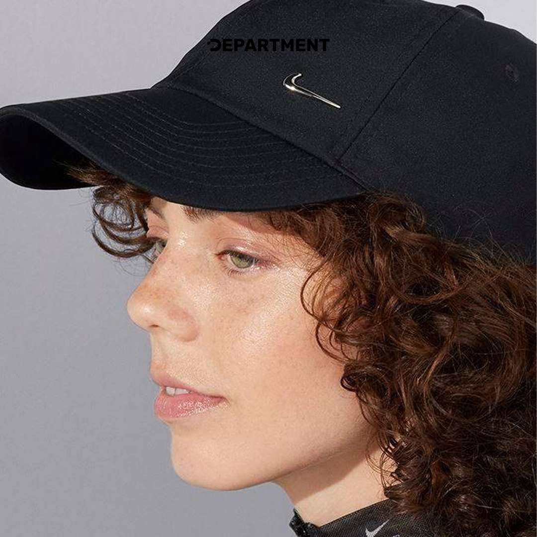 NIKE DRI-FIT CLUB UNSTRUCTURED METAL SWOOSH