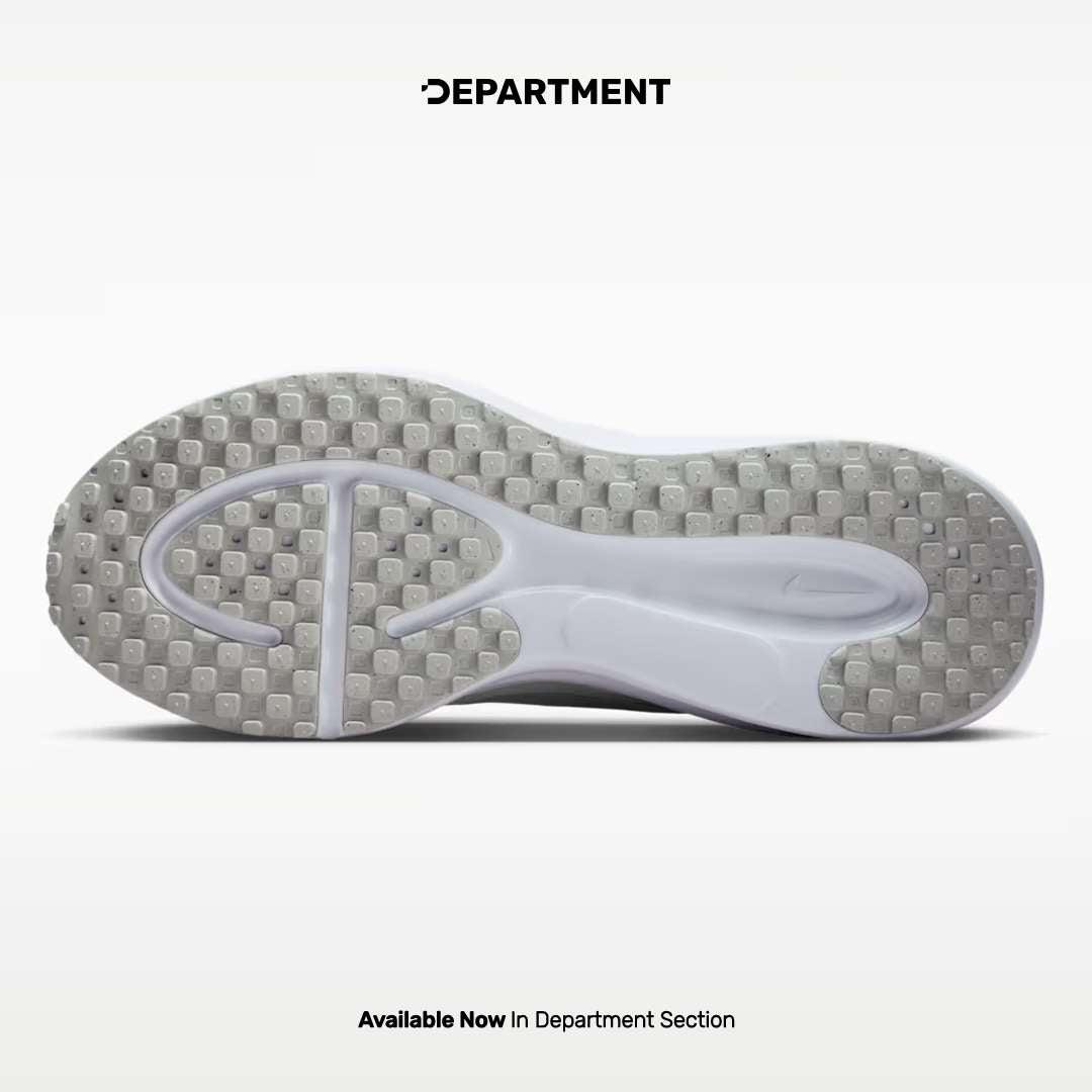 NIKE REVOLUTION 8