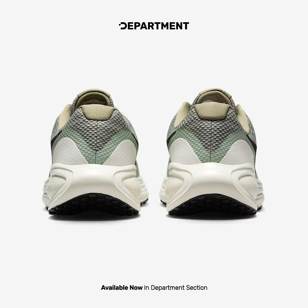 NIKE REVOLUTION 8