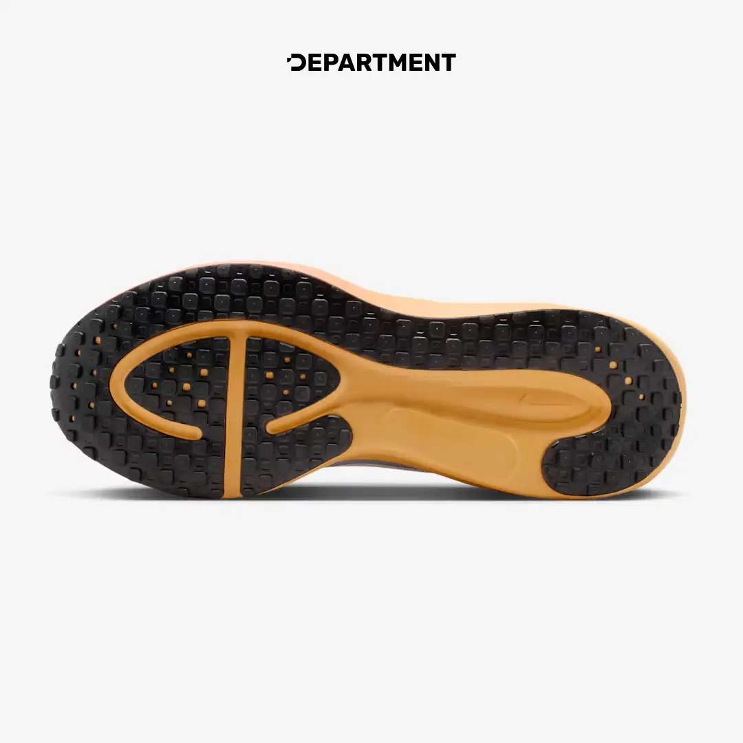 NIKE REVOLUTION 8
