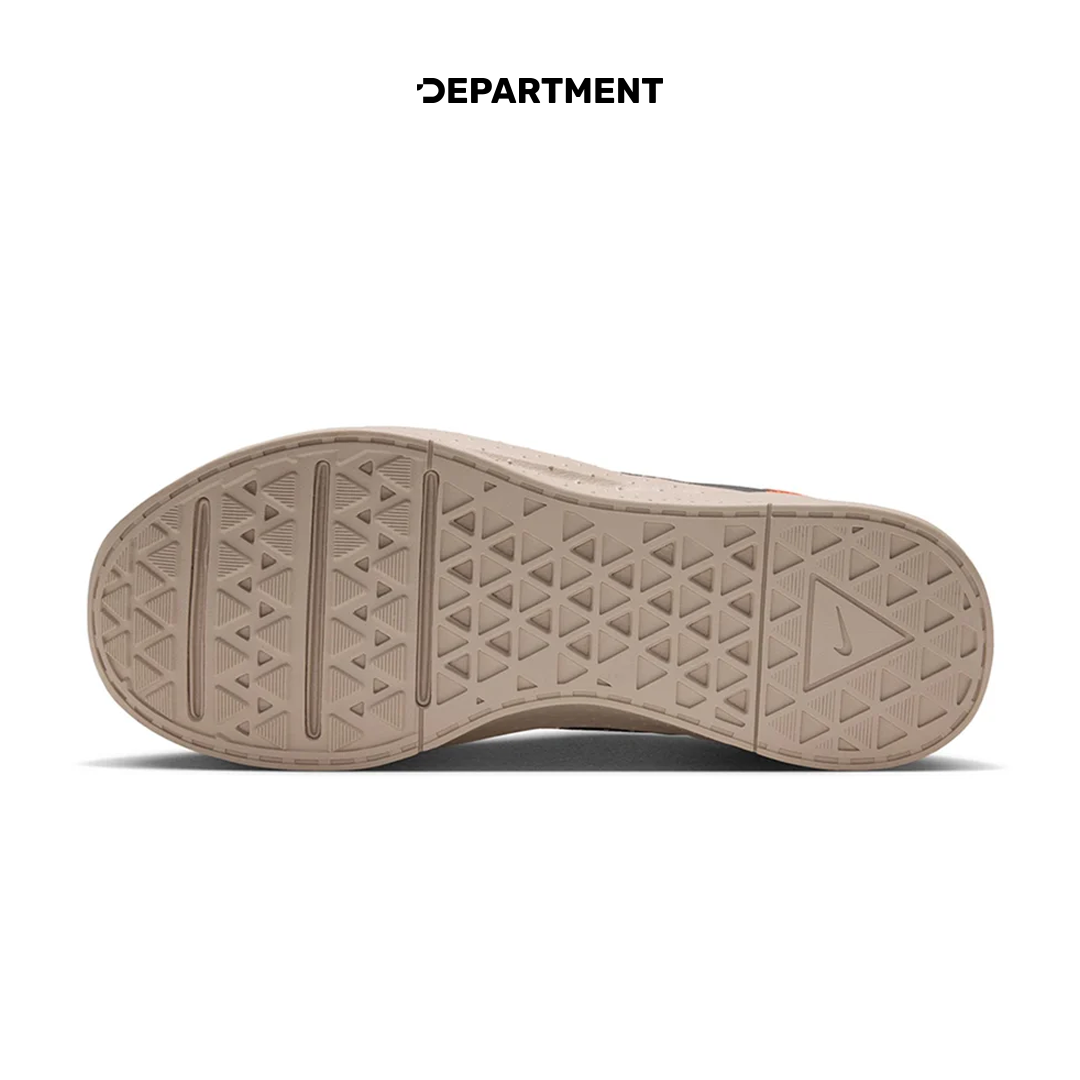 NIKE MC TRAINER 4