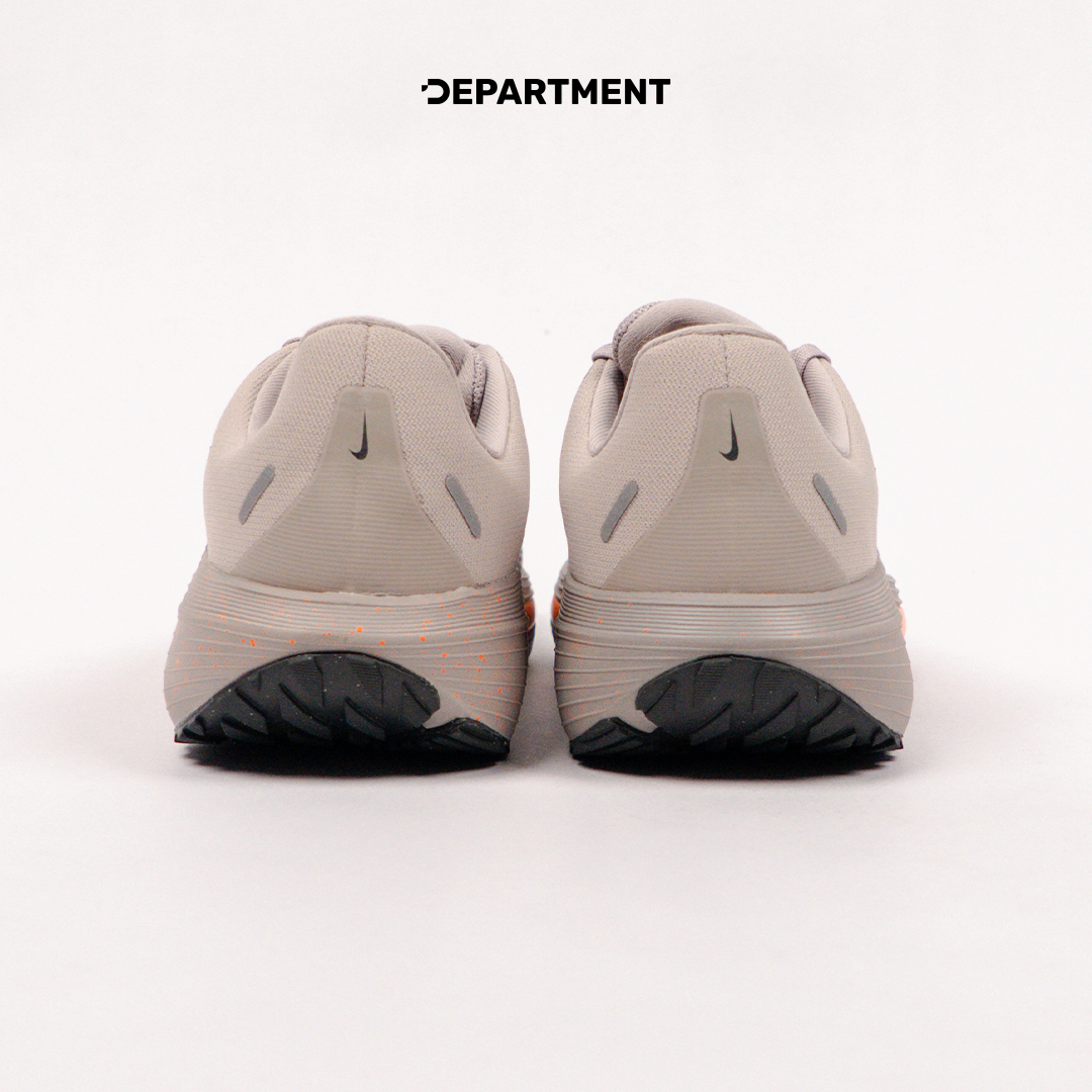 NIKE QUEST 7