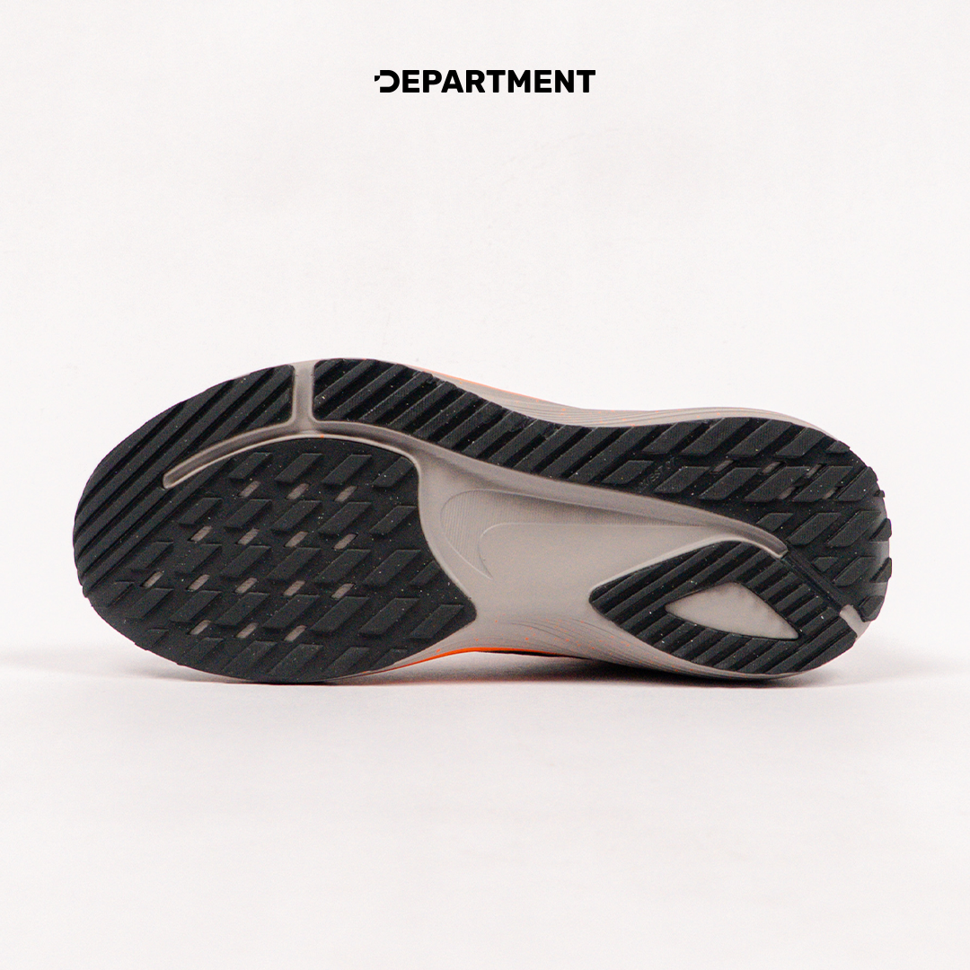 NIKE QUEST 7