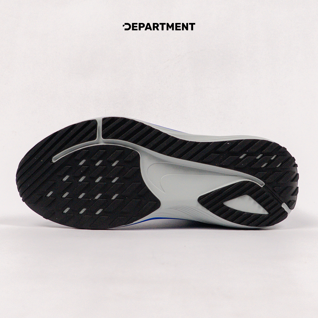 NIKE QUEST 7