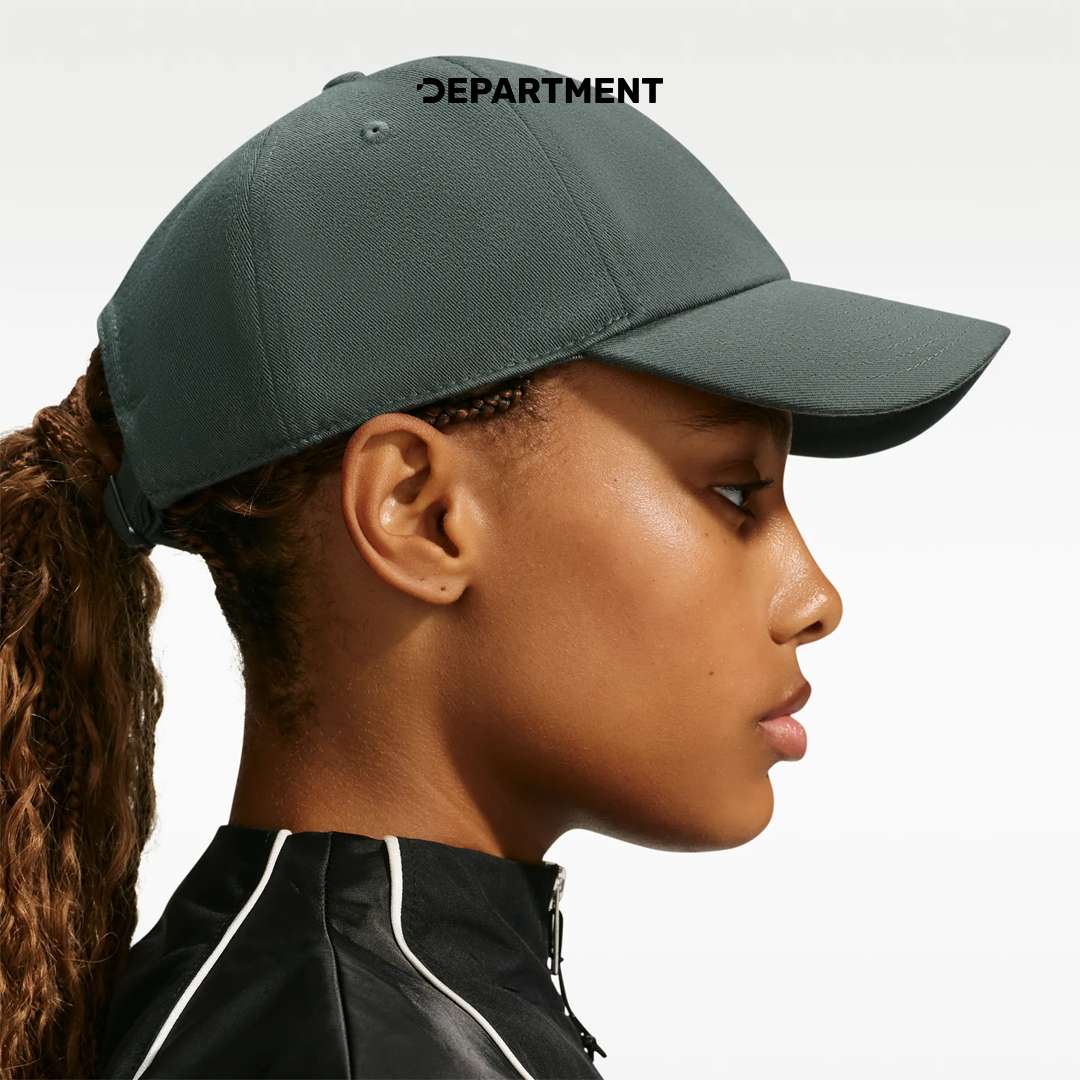 NIKE CLUB UNSTRUCTURED SWOOSH