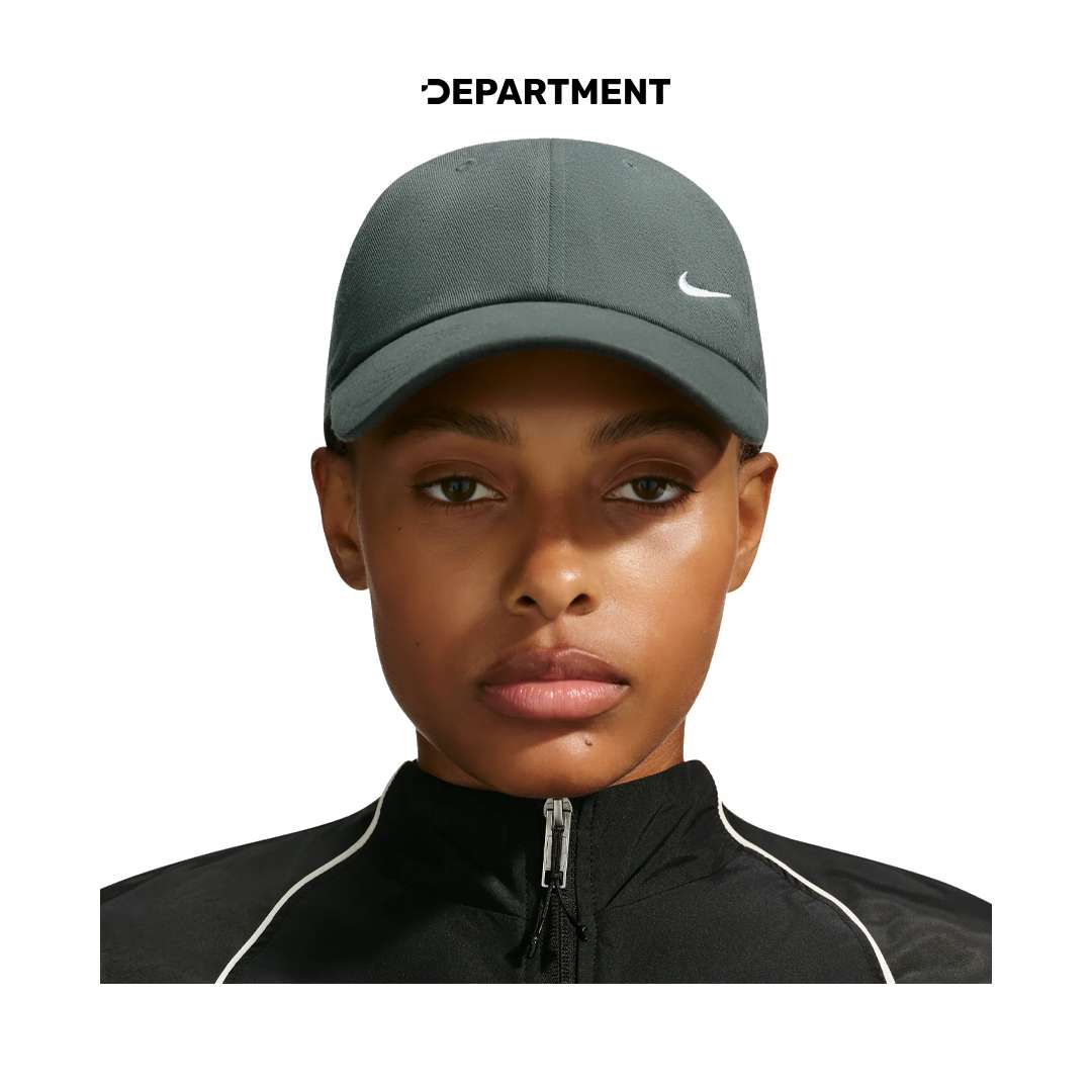 NIKE CLUB UNSTRUCTURED SWOOSH