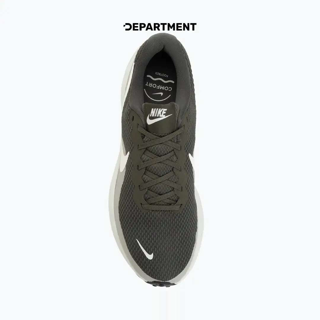 NIKE REVOLUTION 8