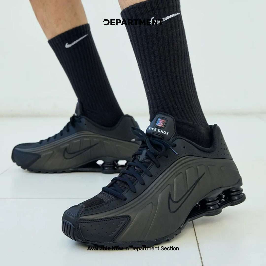 NIKE SHOX R4 2025