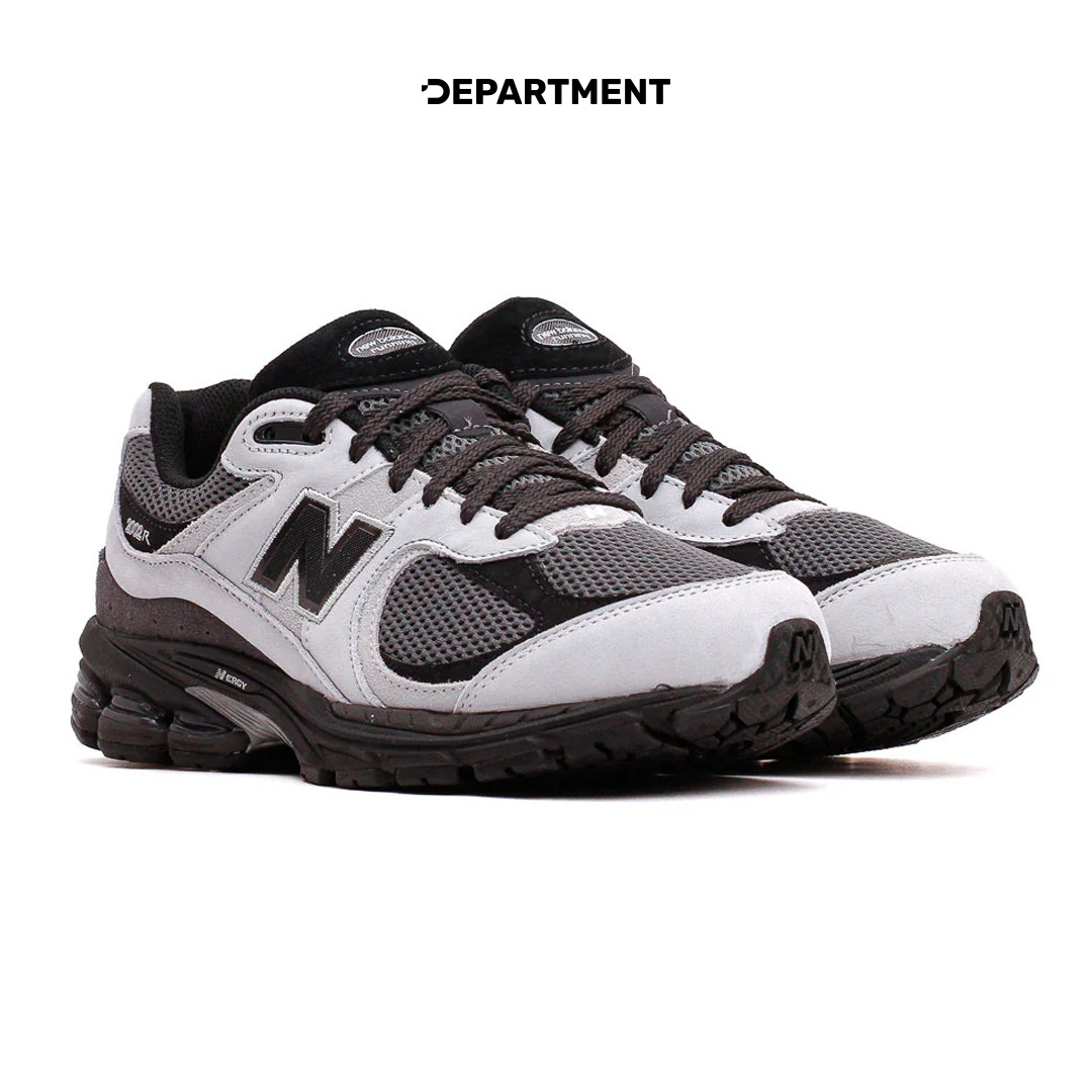 NEW BALANCE 2002R