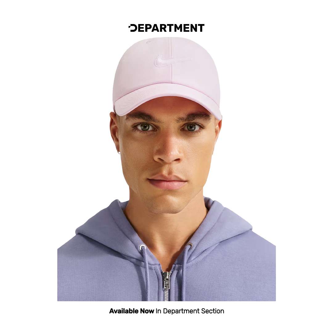 NIKE CLUB UNSTRUCTURED SWOOSH