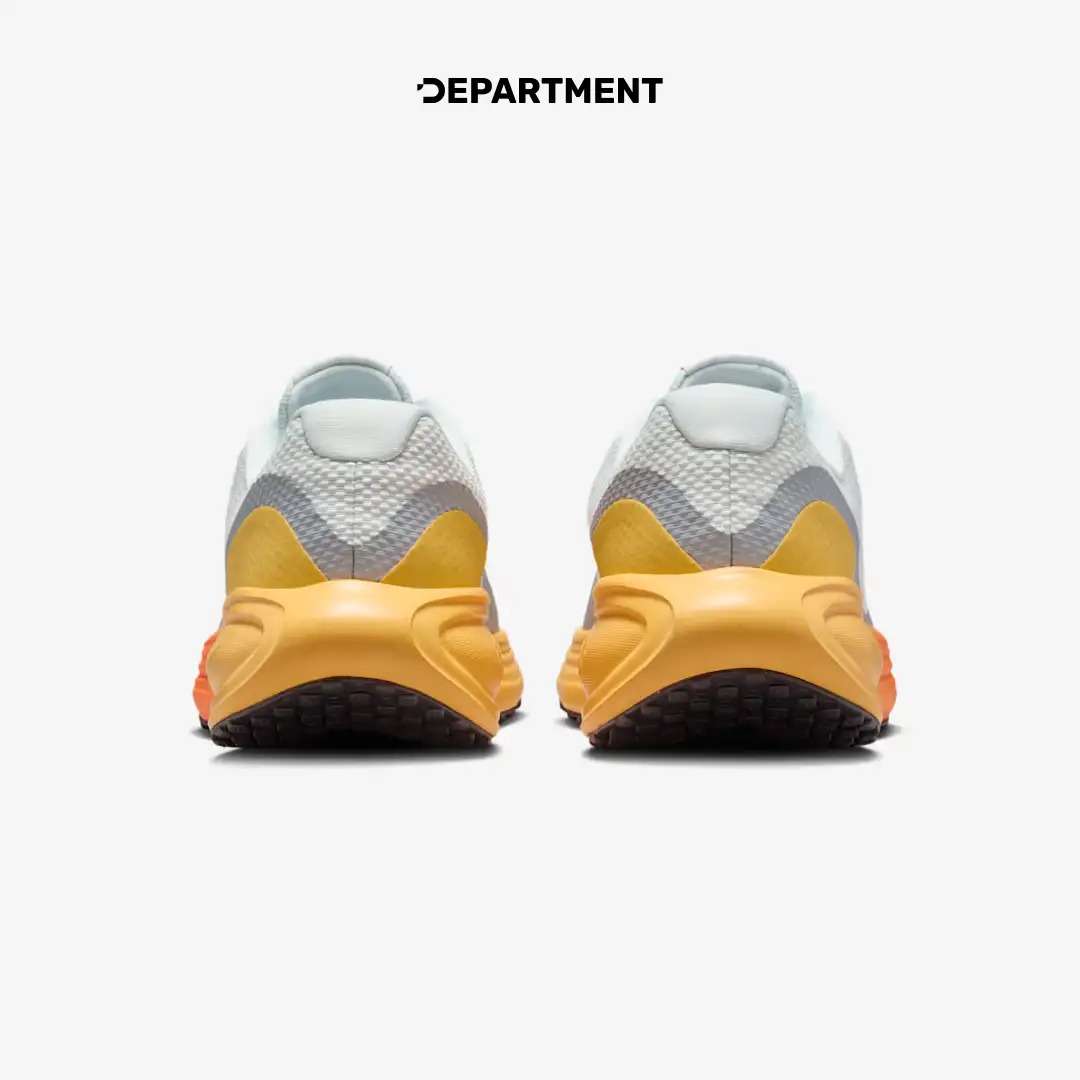 NIKE REVOLUTION 8