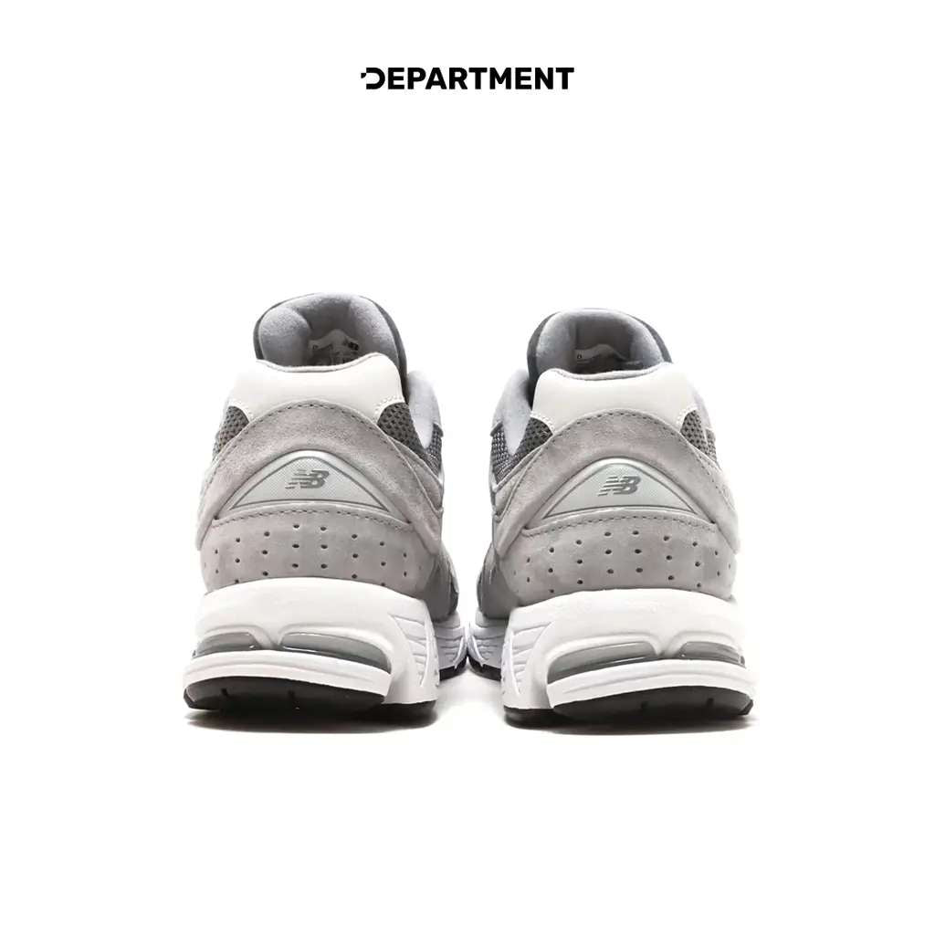 NEW BALANCE 2002R