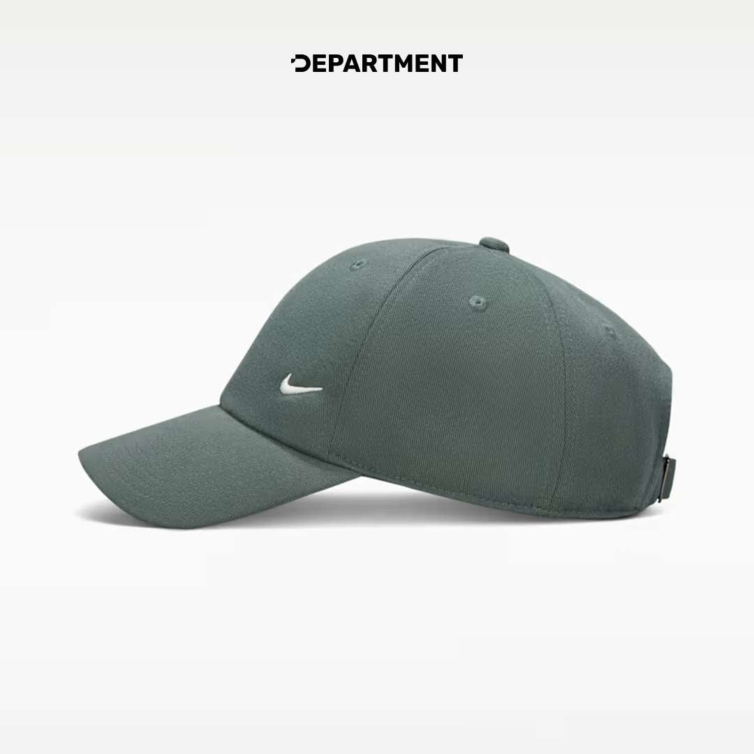 NIKE CLUB UNSTRUCTURED SWOOSH