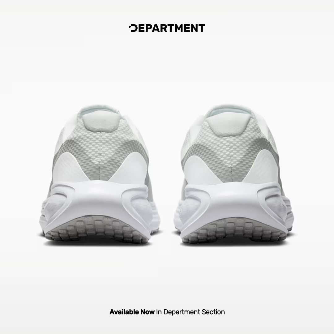 NIKE REVOLUTION 8