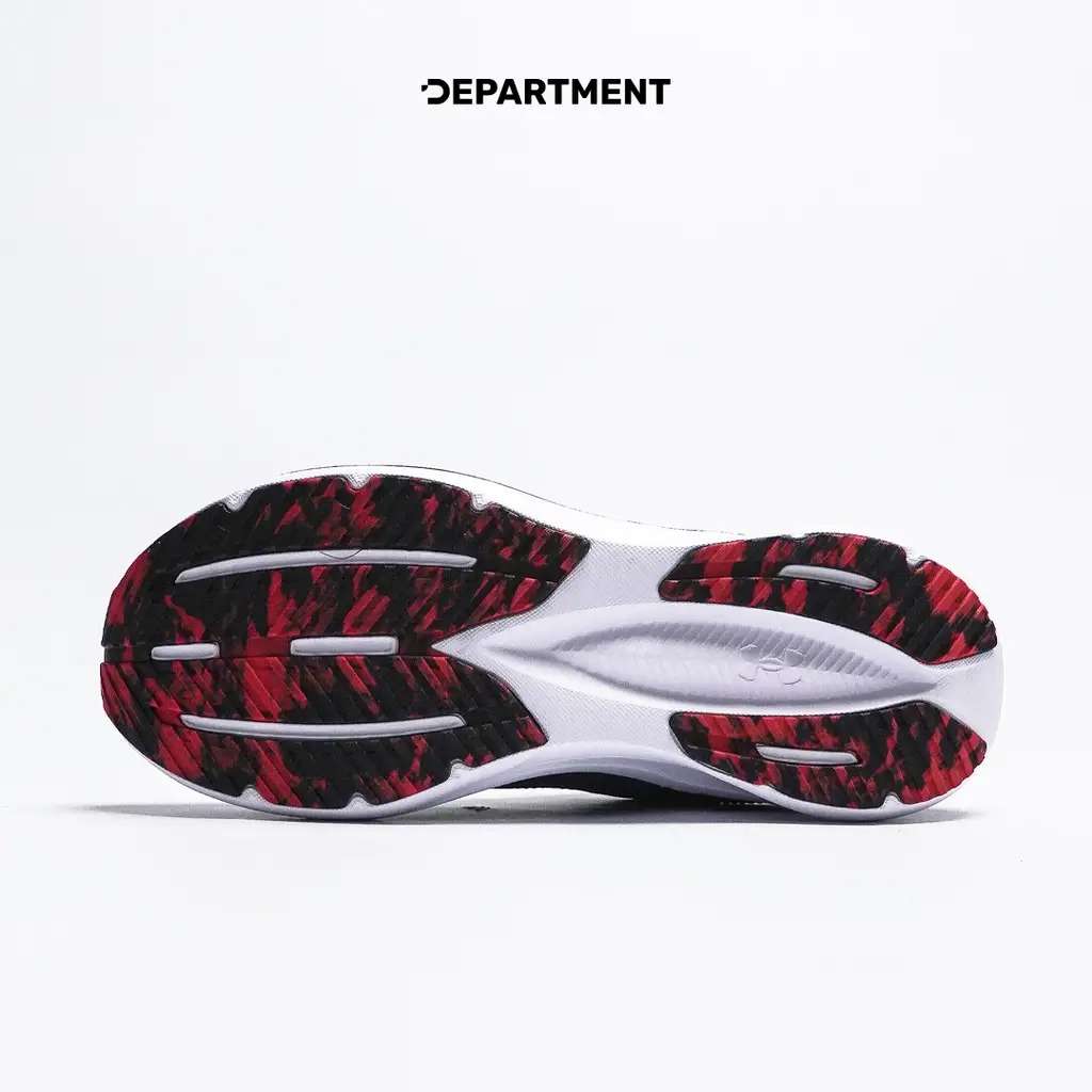 UNDER ARMOUR ASSERT 11