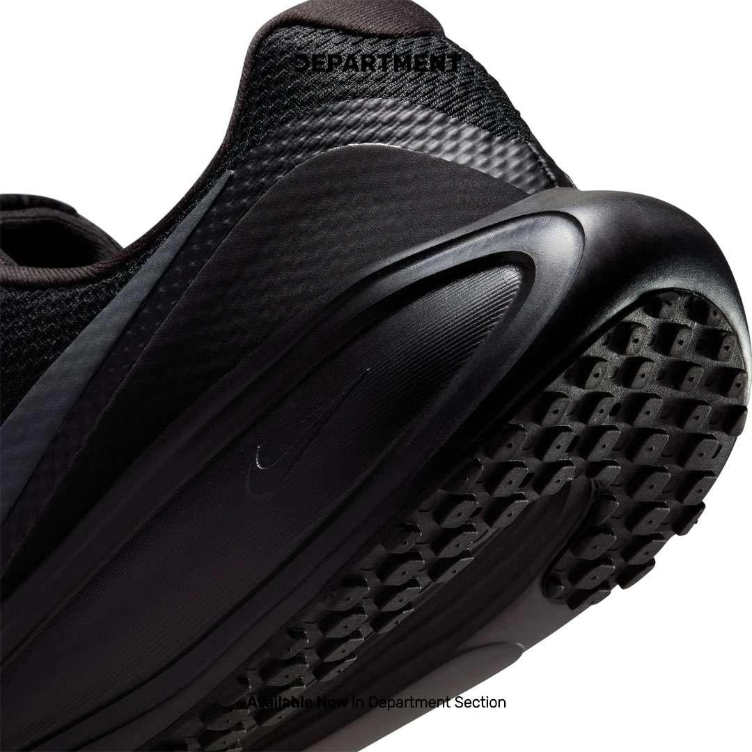 NIKE REVOLUTION 8