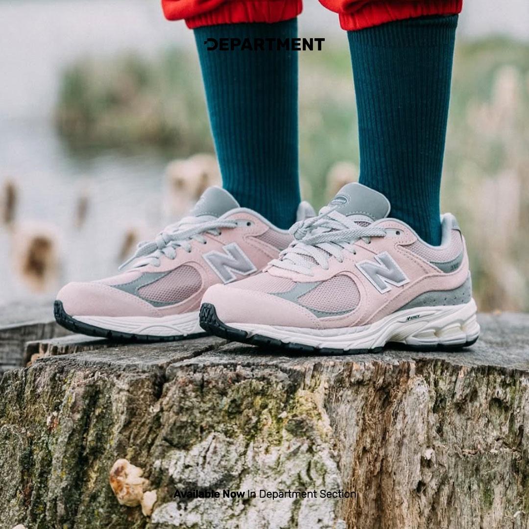 NEW BALANCE 2002R