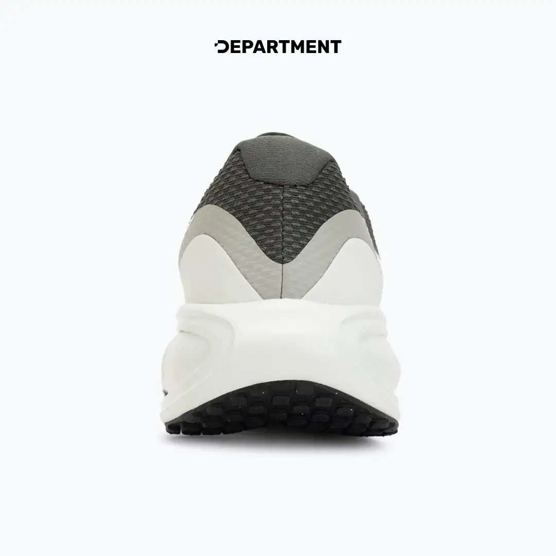 NIKE REVOLUTION 8