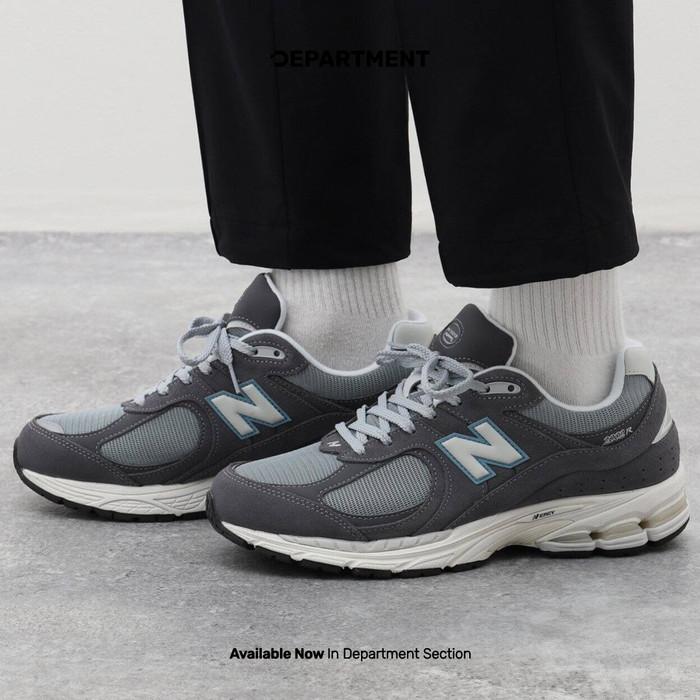 NEW BALANCE 2002R
