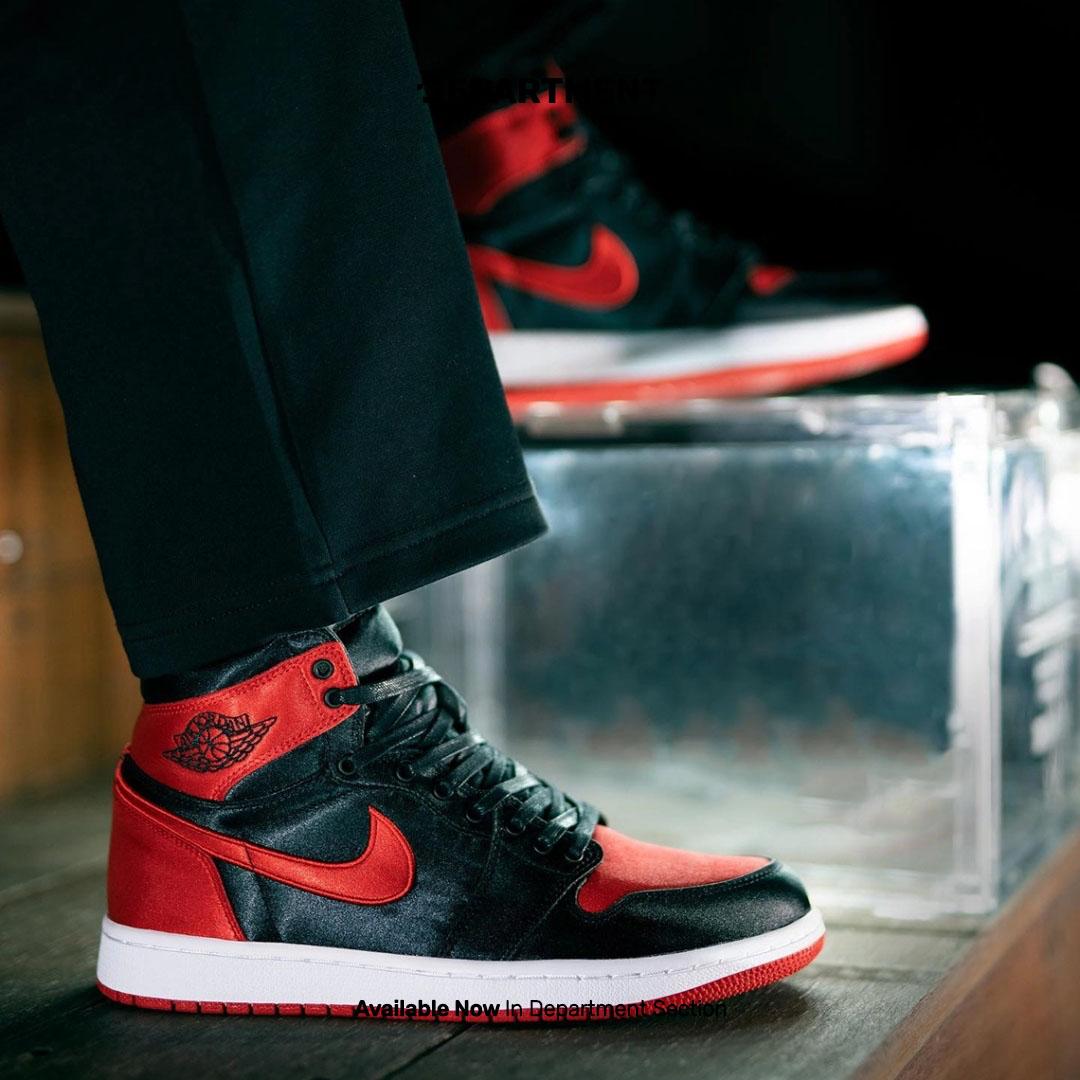 NIKE WMNS AIR JORDAN 1 RETRO HI OG