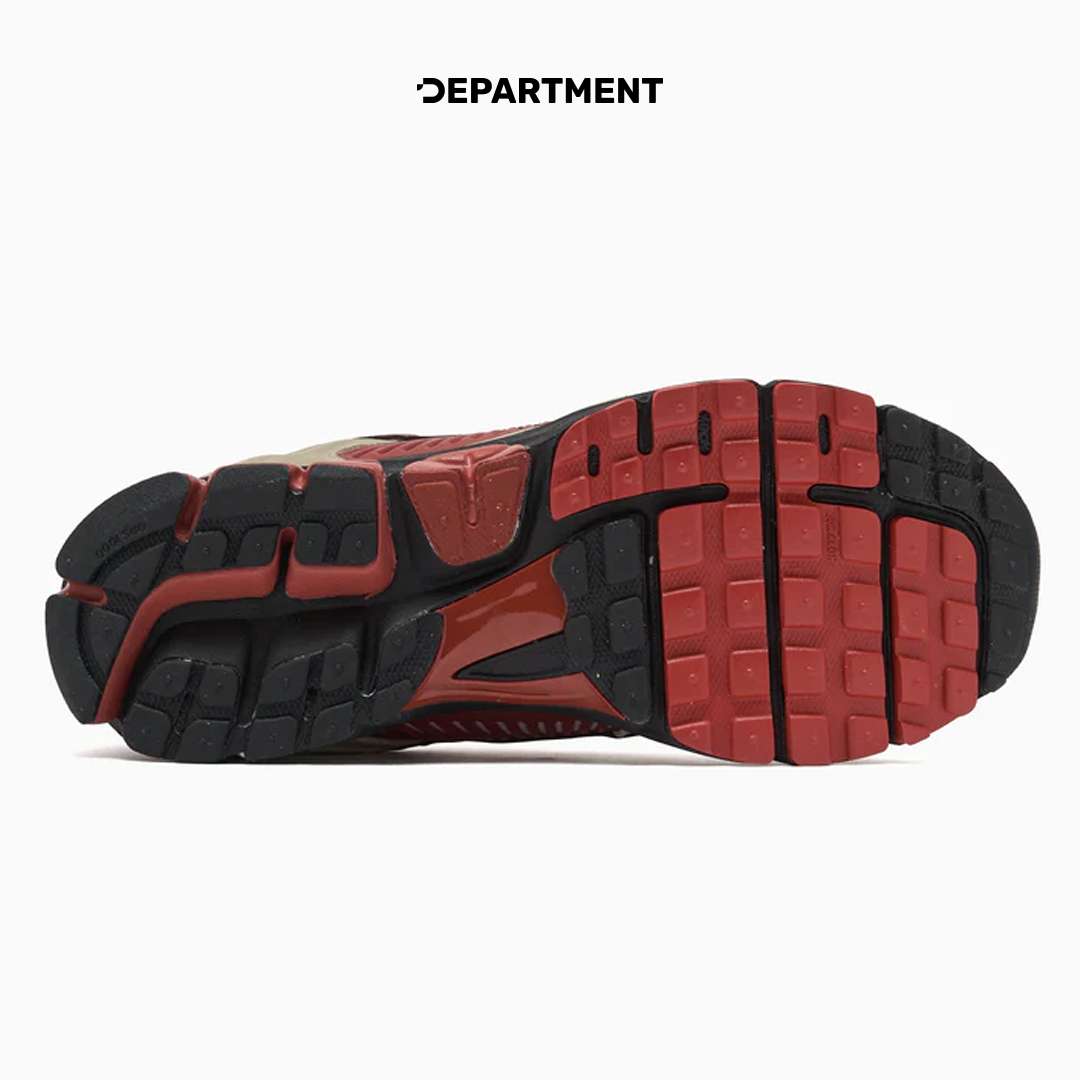 NIKE ZOOM VOMERO 5