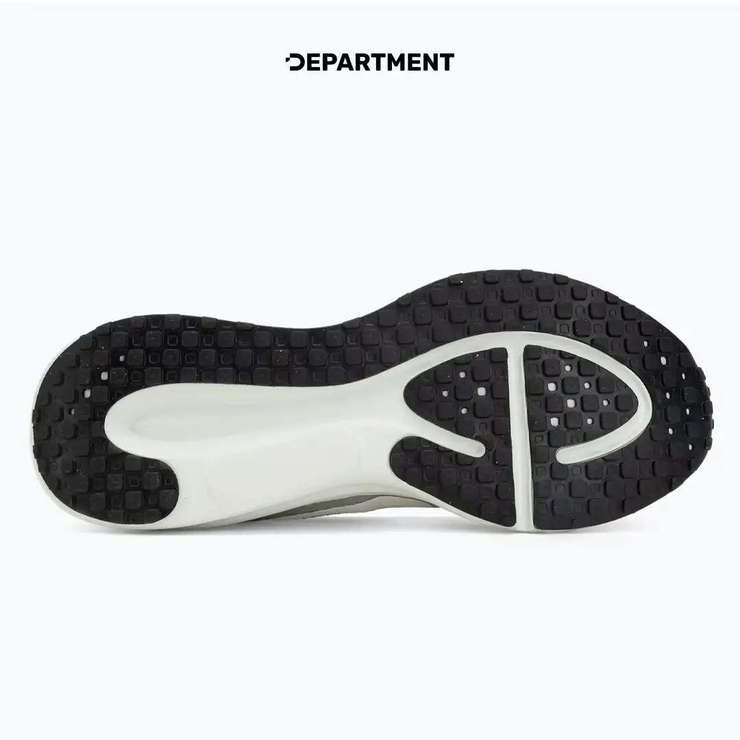 NIKE REVOLUTION 8