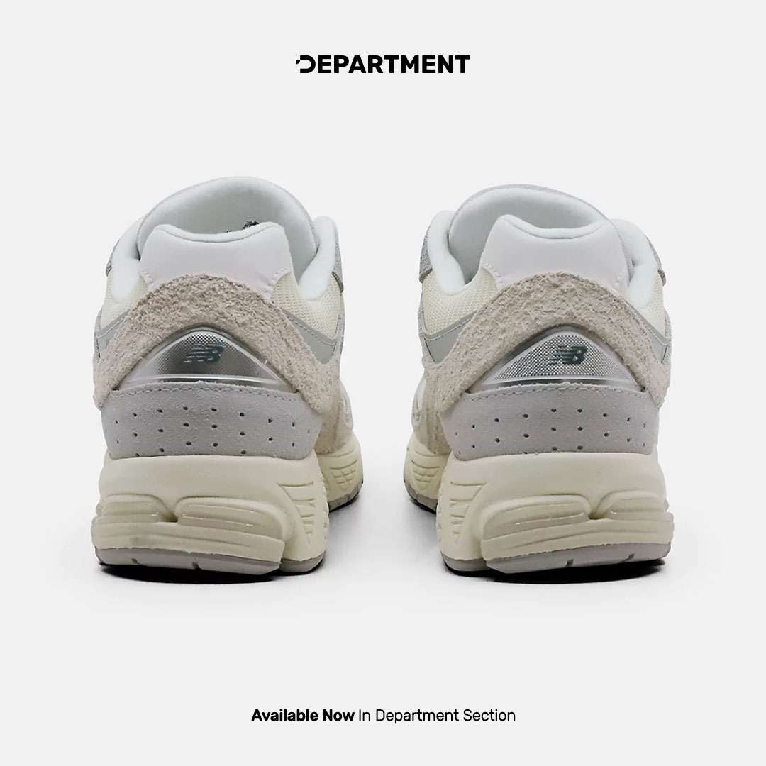 NEW BALANCE 2002R