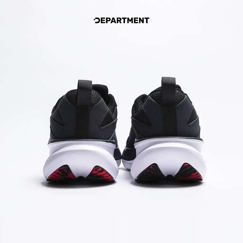 UNDER ARMOUR ASSERT 11