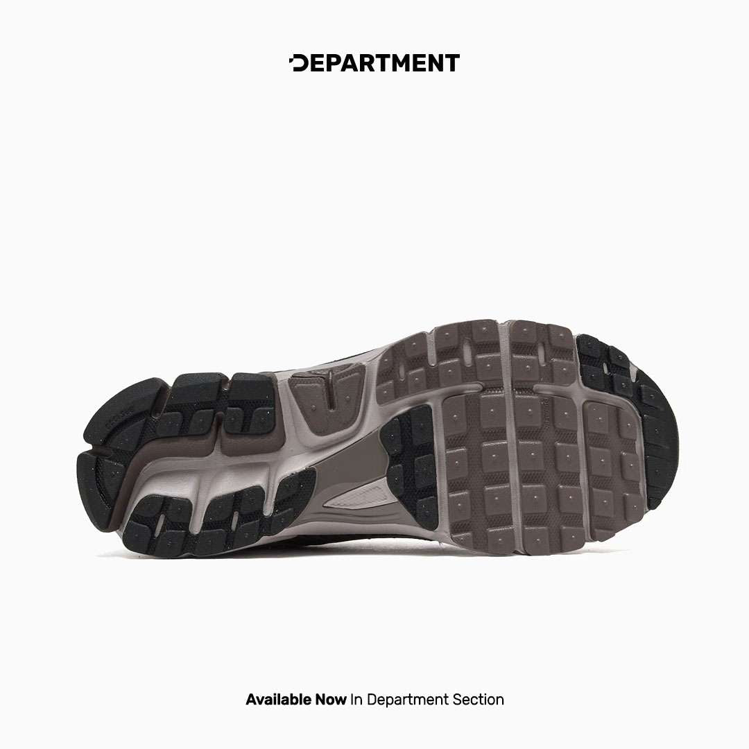 NIKE ZOOM VOMERO 5