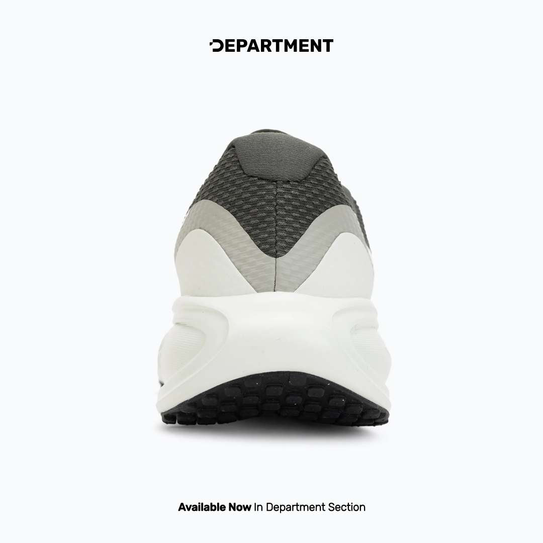 NIKE REVOLUTION 8