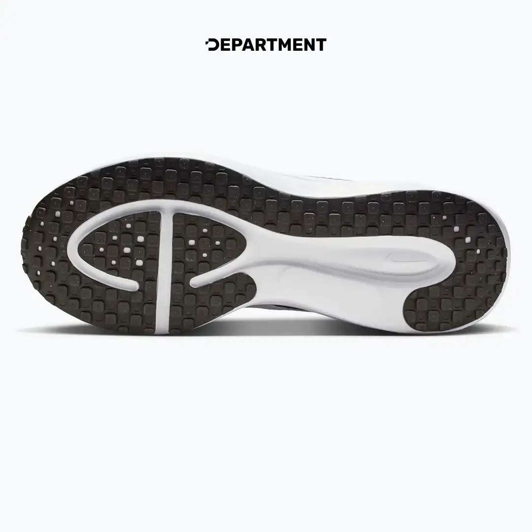 NIKE REVOLUTION 8