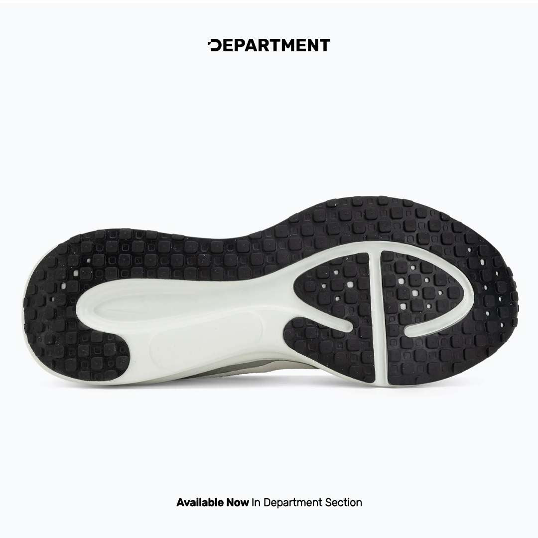 NIKE REVOLUTION 8